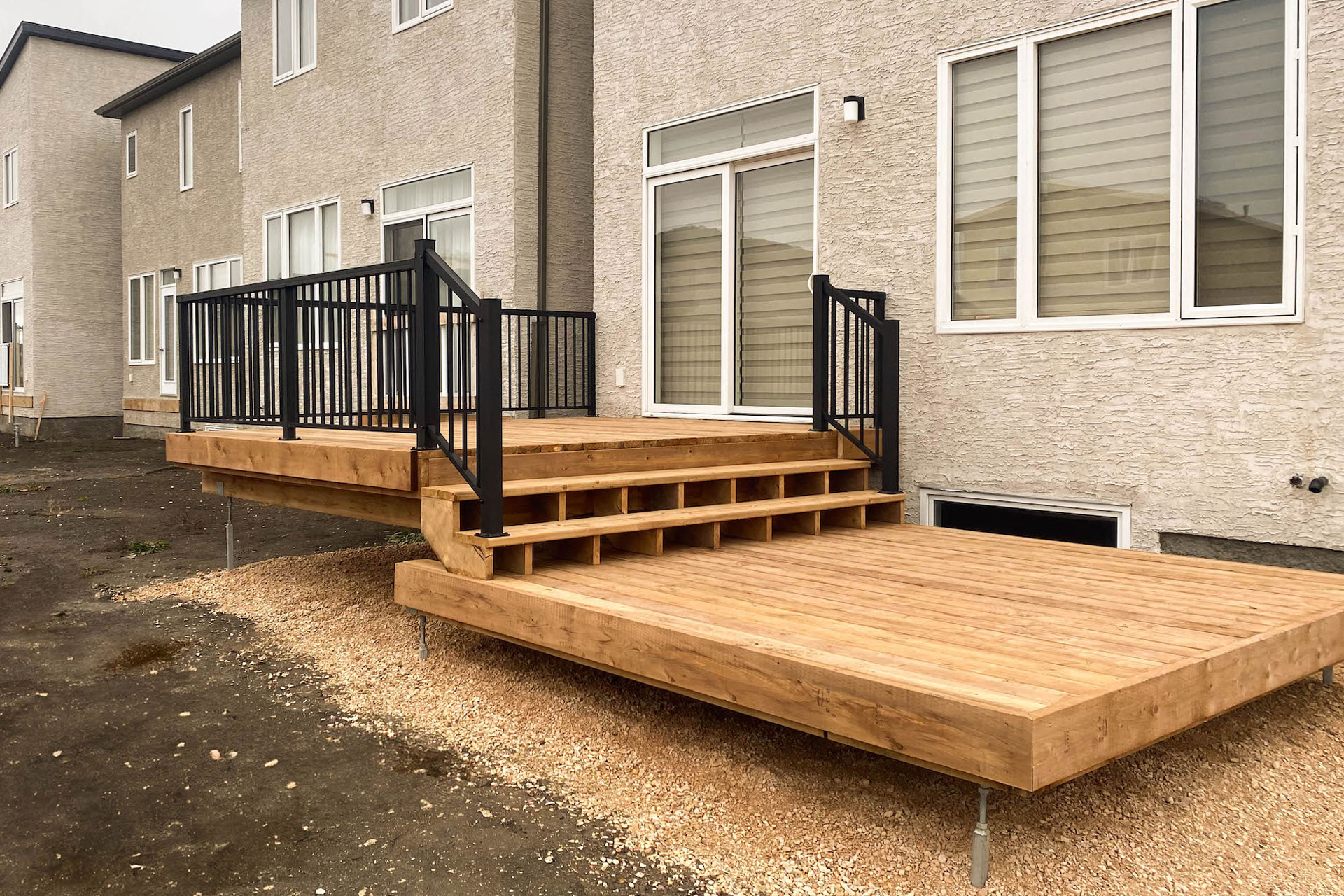 deck builder winnipeg